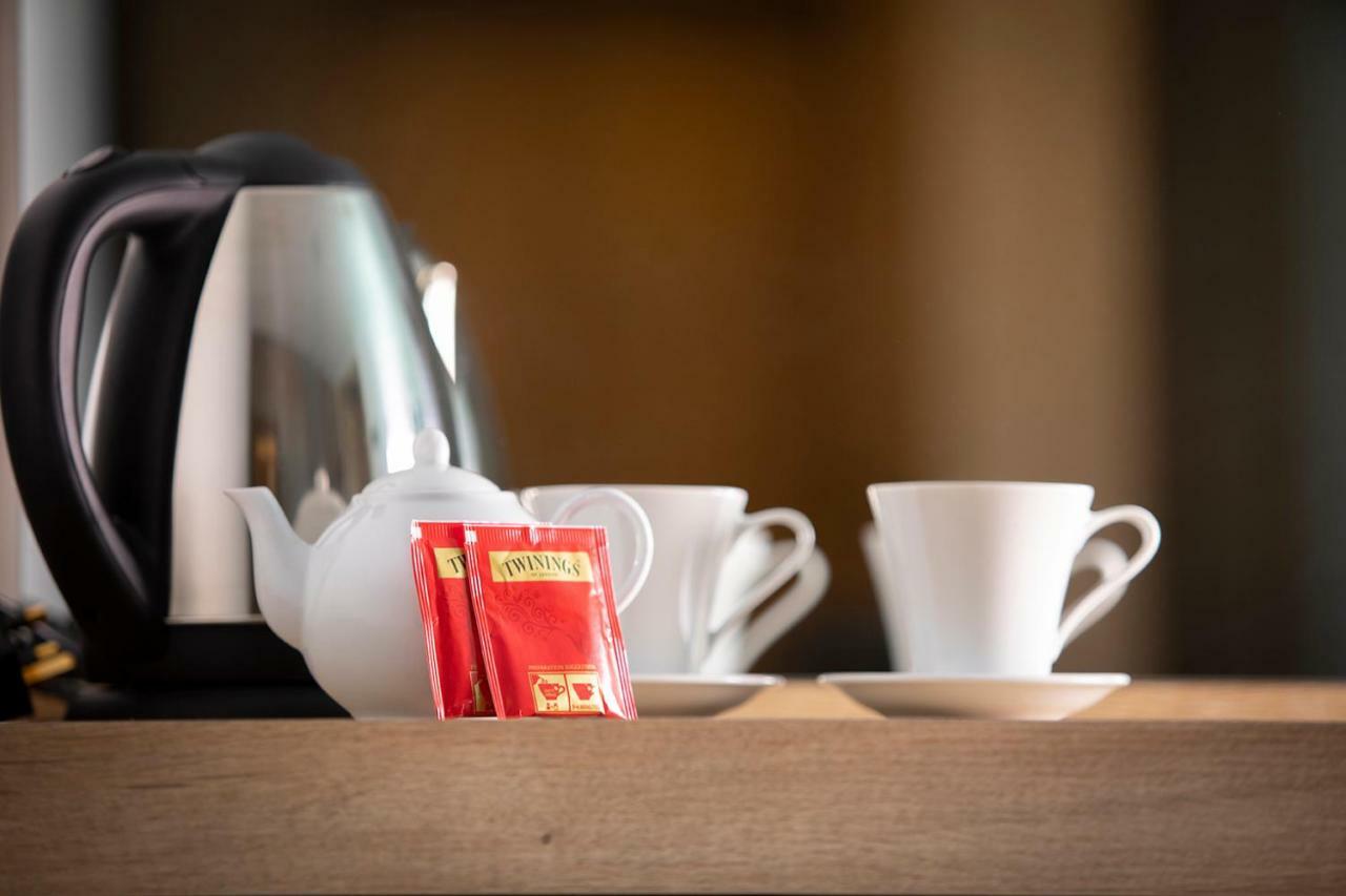 Avenue Hotel Кирения Экстерьер фото